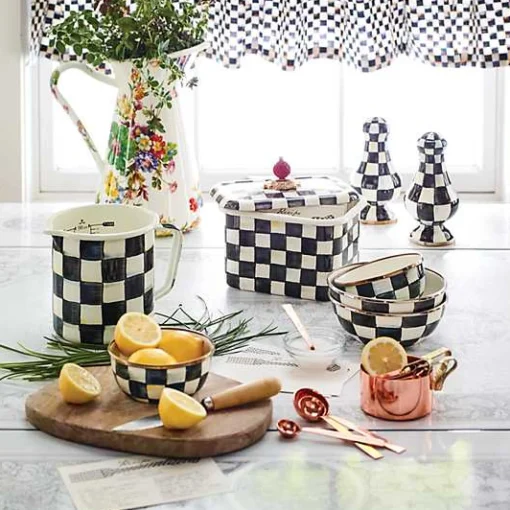 Courtly Check 7 Cup Measuring Cup