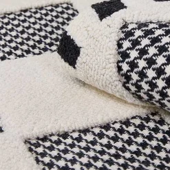Houndstooth Check Diamond 2'3 x 3'9 Rug