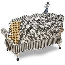 Queen Bee Courtyard Outdoor Loveseat