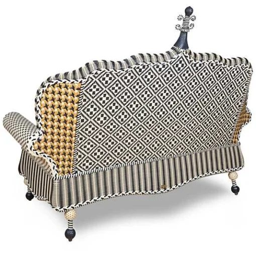 Queen Bee Courtyard Outdoor Loveseat