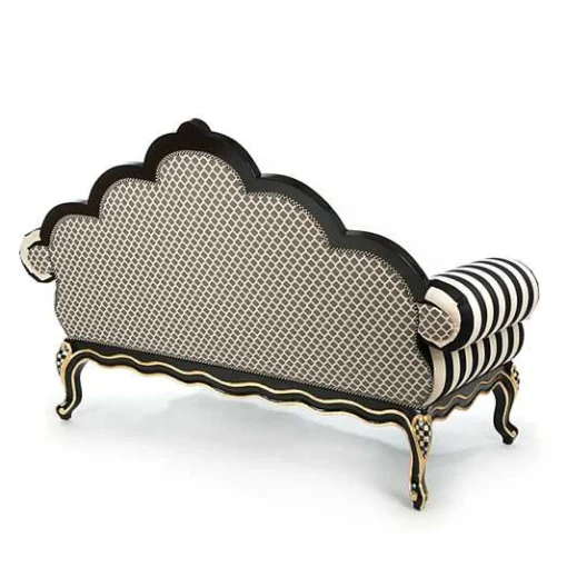 Queen Bee Loveseat