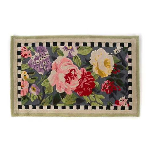 Tudor Rose 2'3 x 3'9 Rug