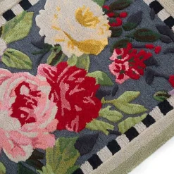 Tudor Rose 2'3 x 3'9 Rug